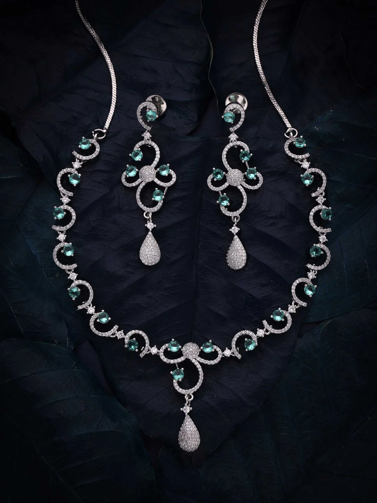 Emerald Circular Necklace Set