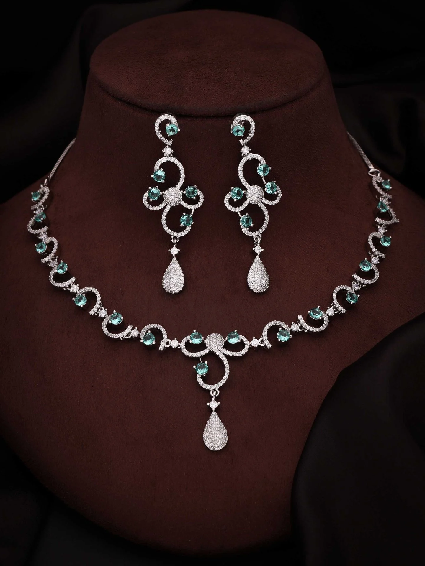 Emerald Circular Necklace Set - Image 3