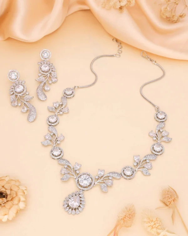 Elegant Floral Leaf Necklace Set