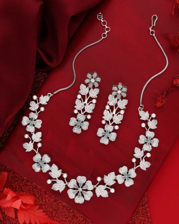 Elegant White Floral Necklace Set