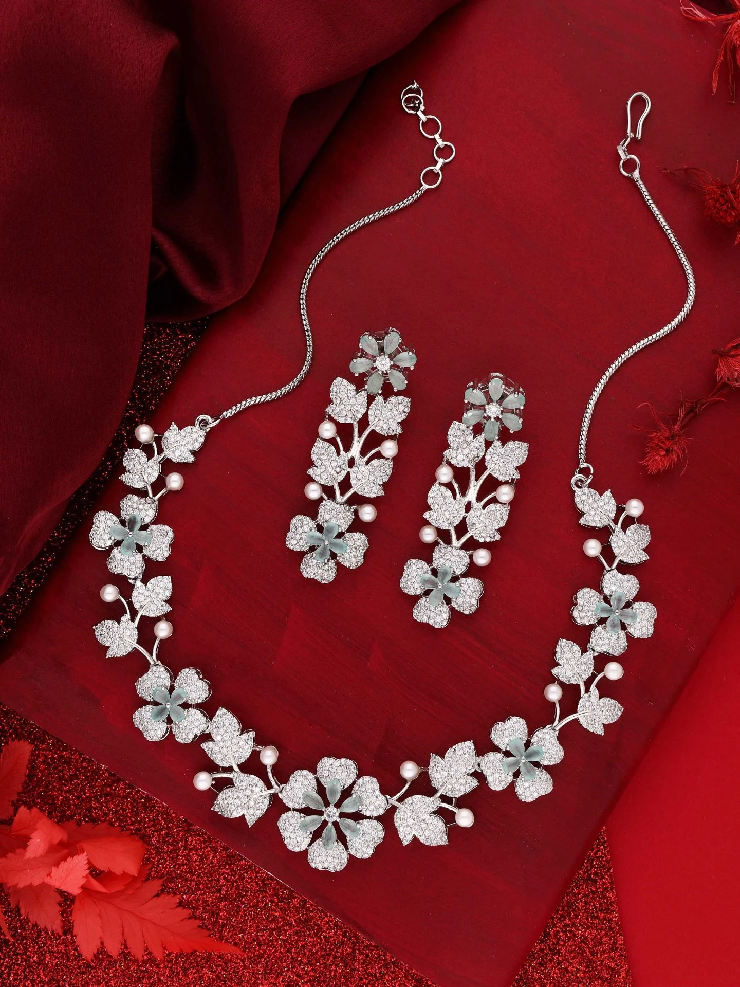 Elegant White Floral Necklace Set