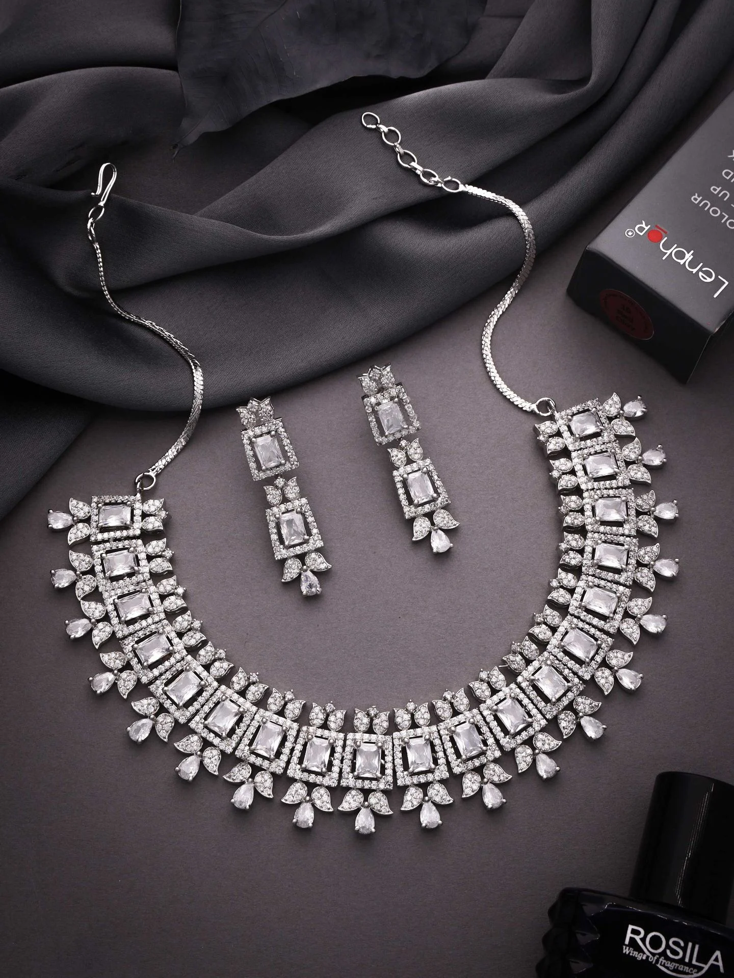 Elegant Geometric Leaf Necklace Set - Image 5
