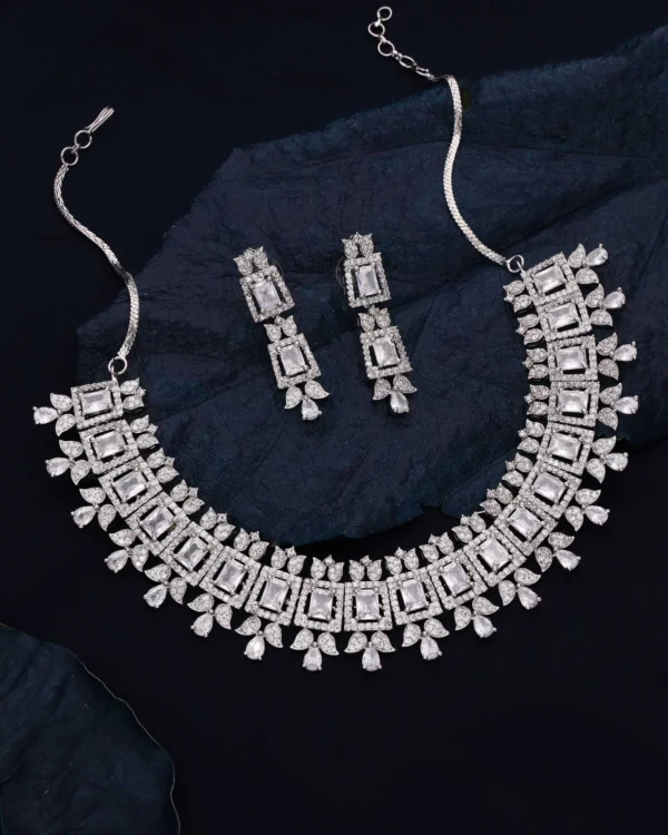 Elegant Geometric Leaf Necklace Set