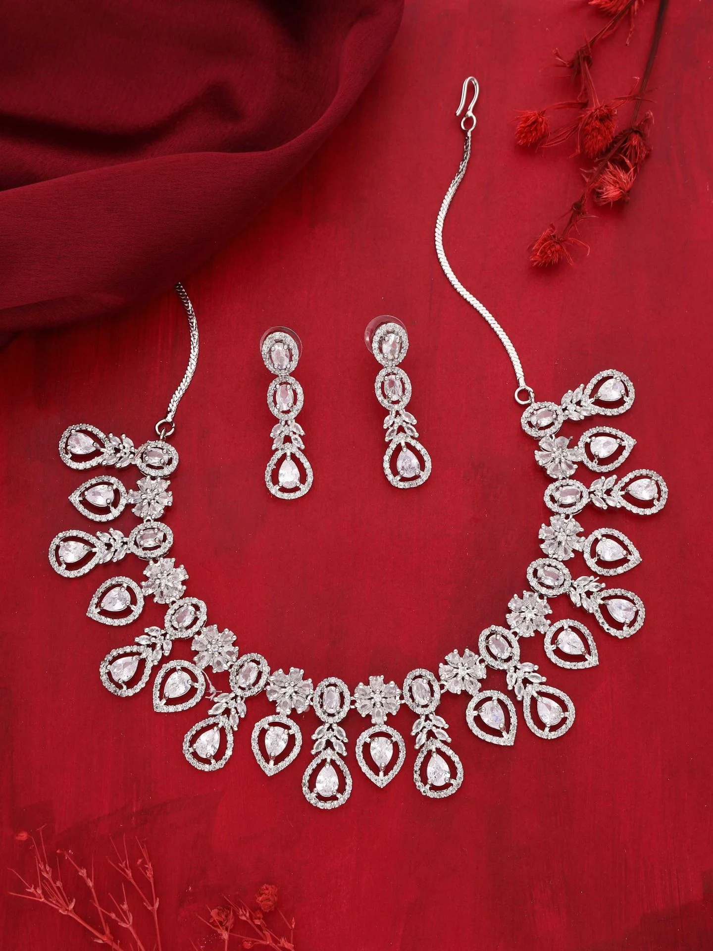 Elegant Leaf Drop Necklace Set - Image 3
