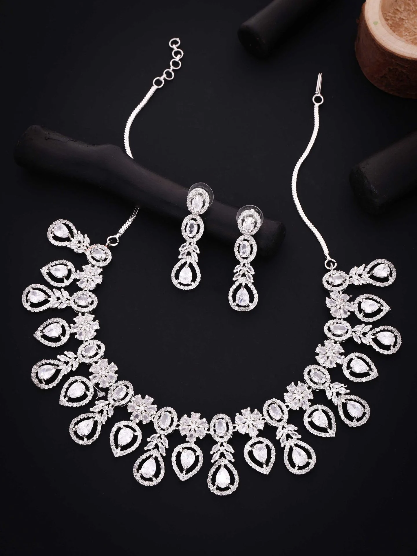Elegant Leaf Drop Necklace Set
