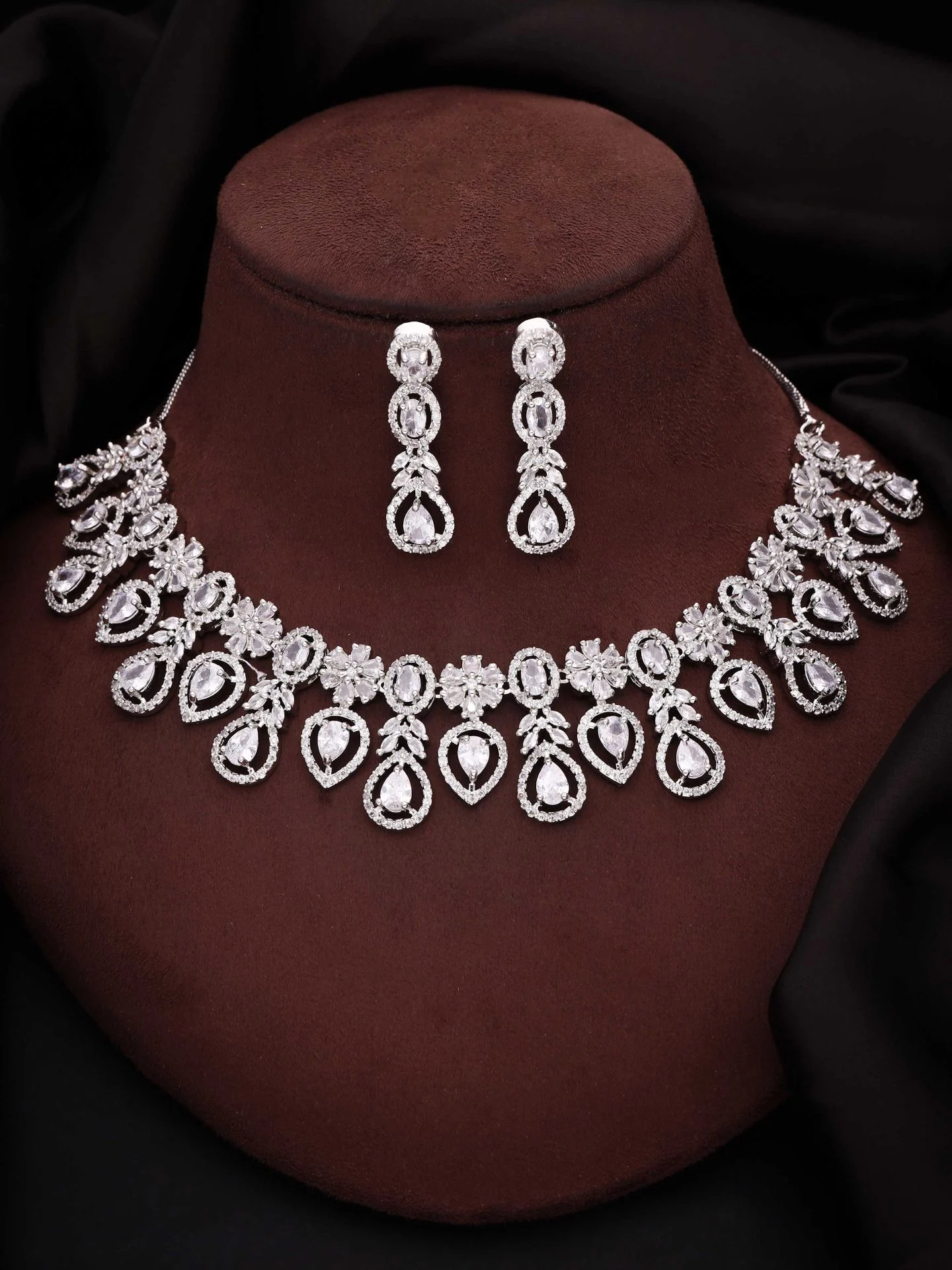 Elegant Leaf Drop Necklace Set - Image 2