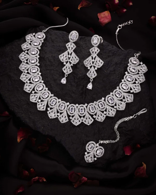 Elegant Geometric Leaf Necklace Set