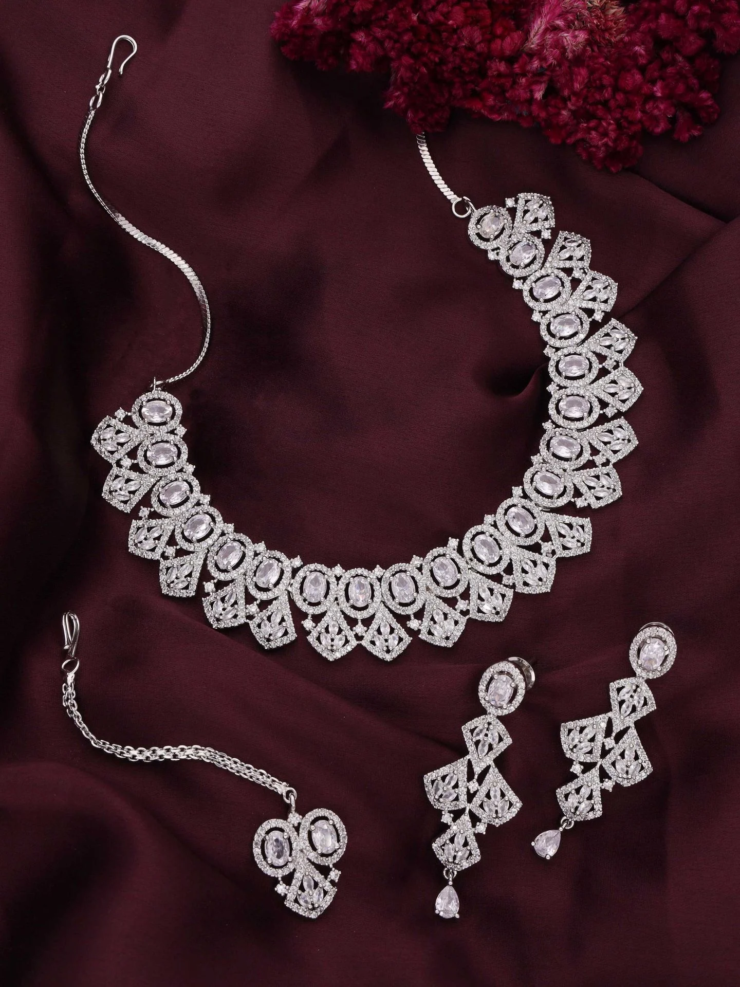 Elegant Geometric Leaf Necklace Set - Image 3