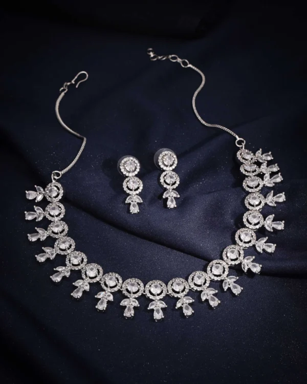 Elegant Floral Drop Necklace Set