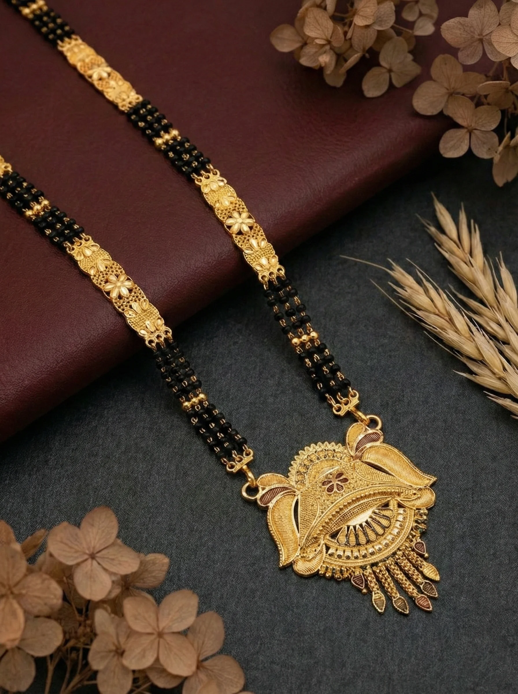 Elegant Leaf Gold Mangalsutra - Image 4