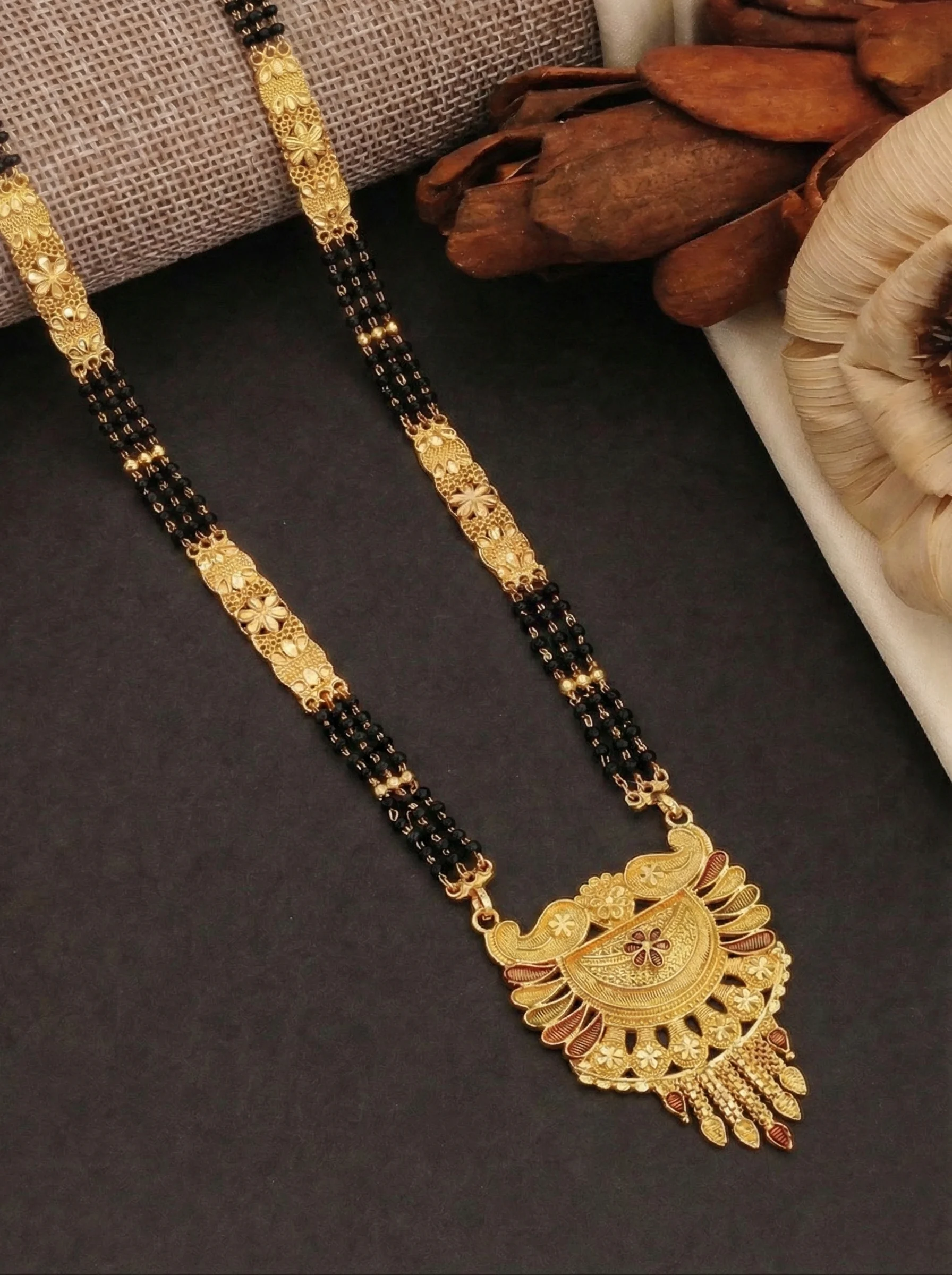 Royal Leaf Pendant Mangalsutra - Image 4