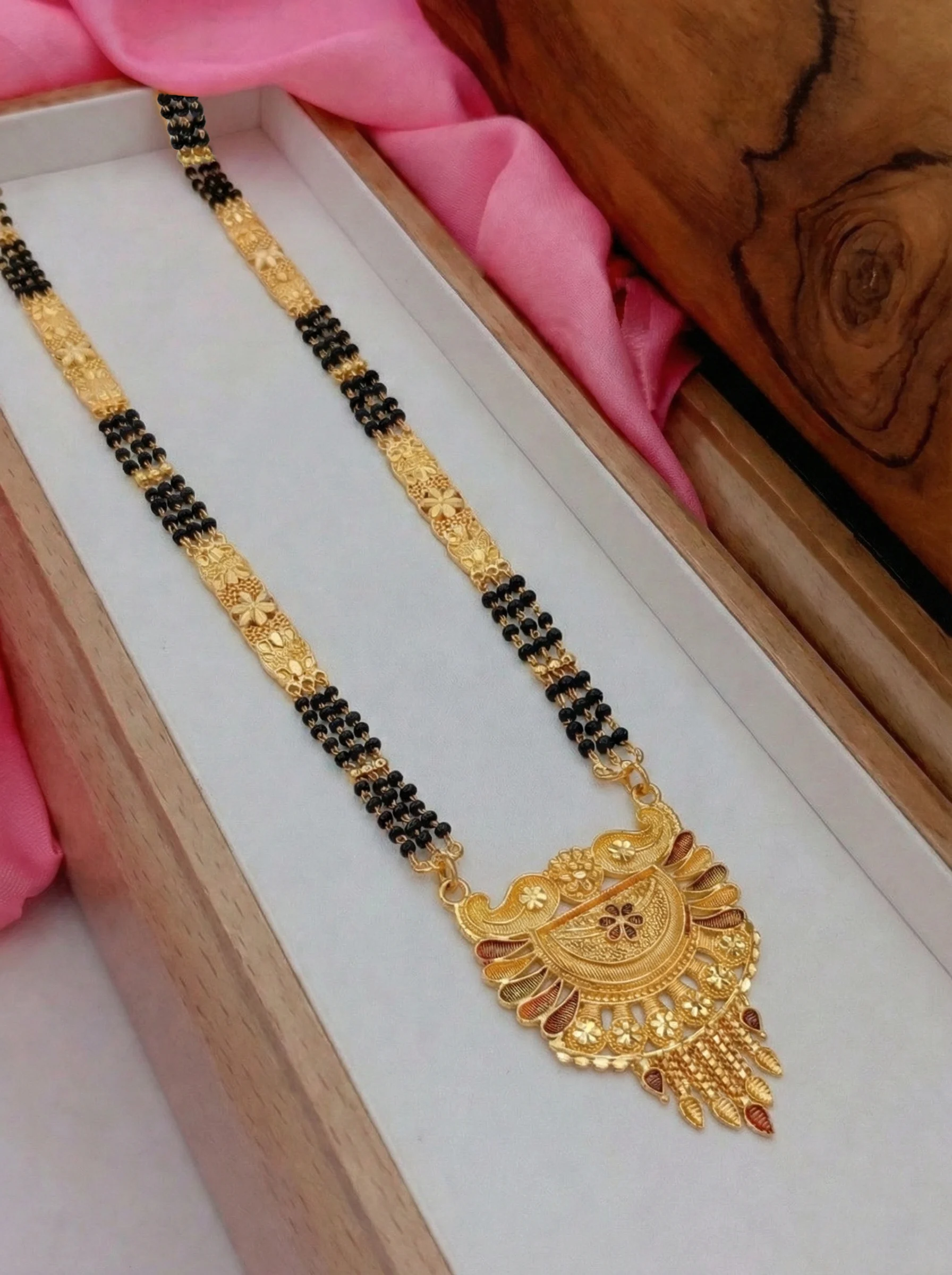 Royal Leaf Pendant Mangalsutra - Image 2