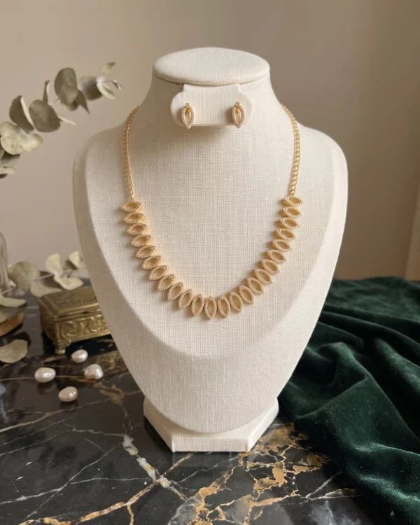 Cream Leaf Necklace Set