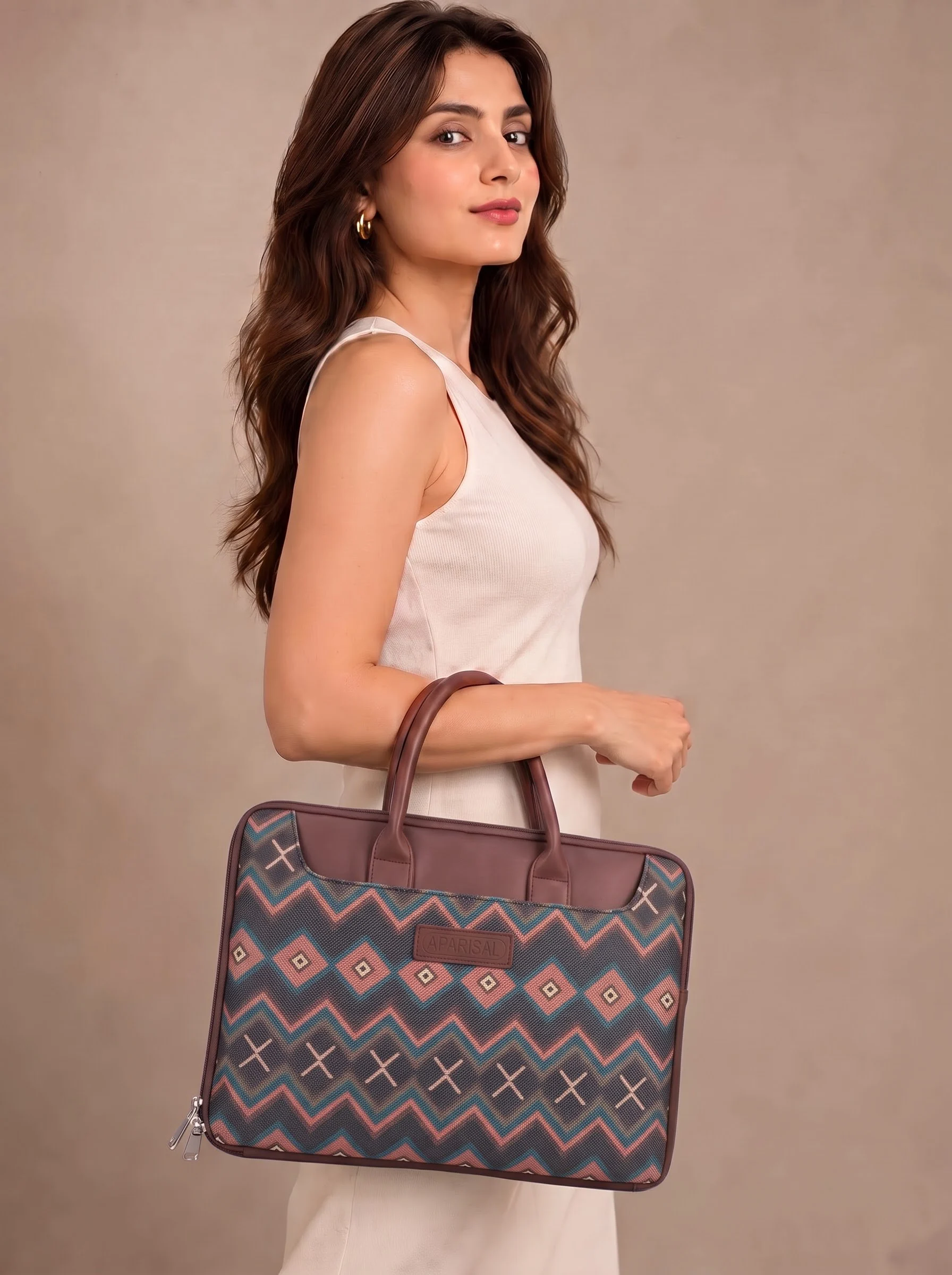 Chevron Geometric Print Laptop Bag - Image 2