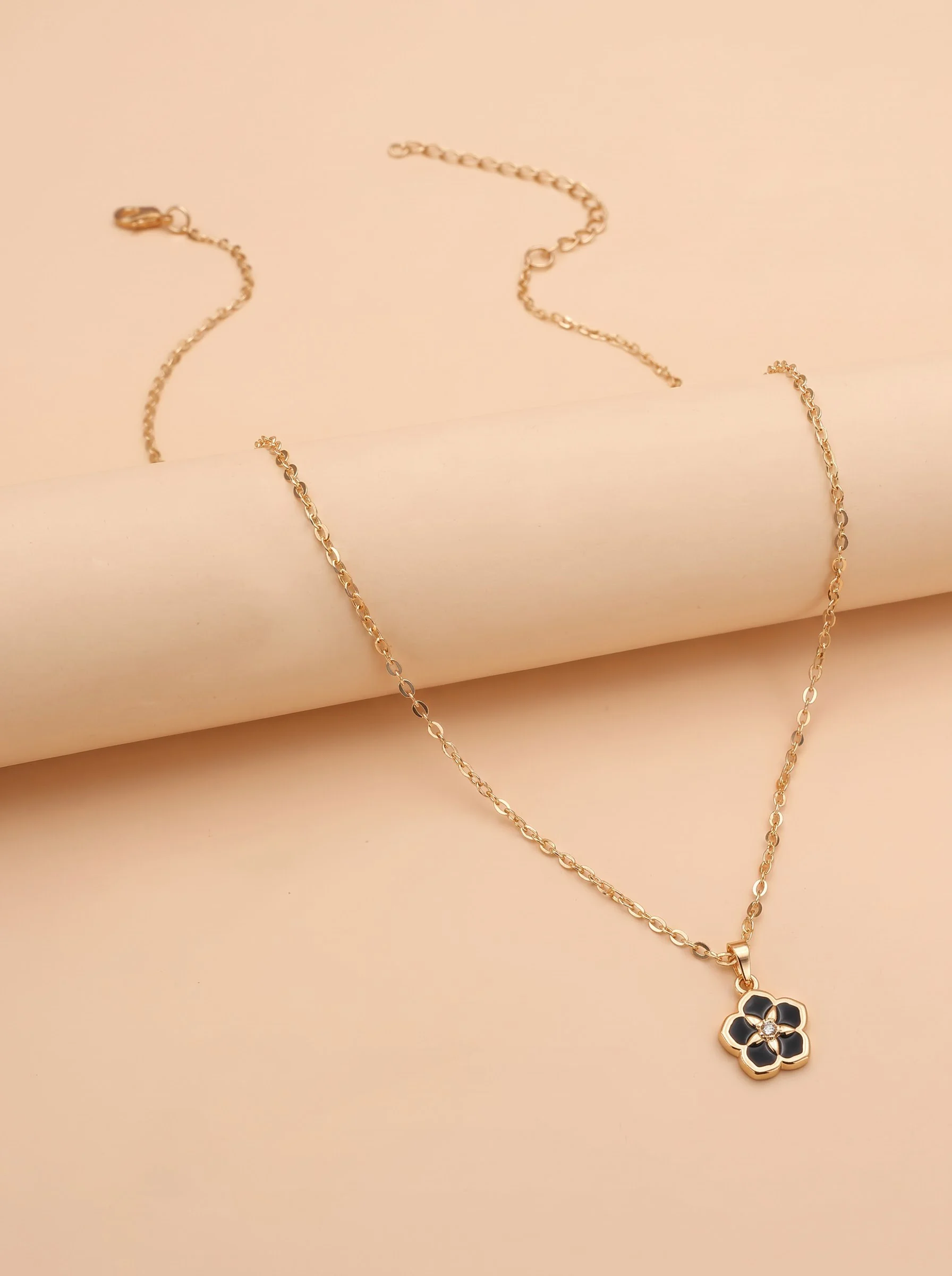 Small Flower chian Pendant