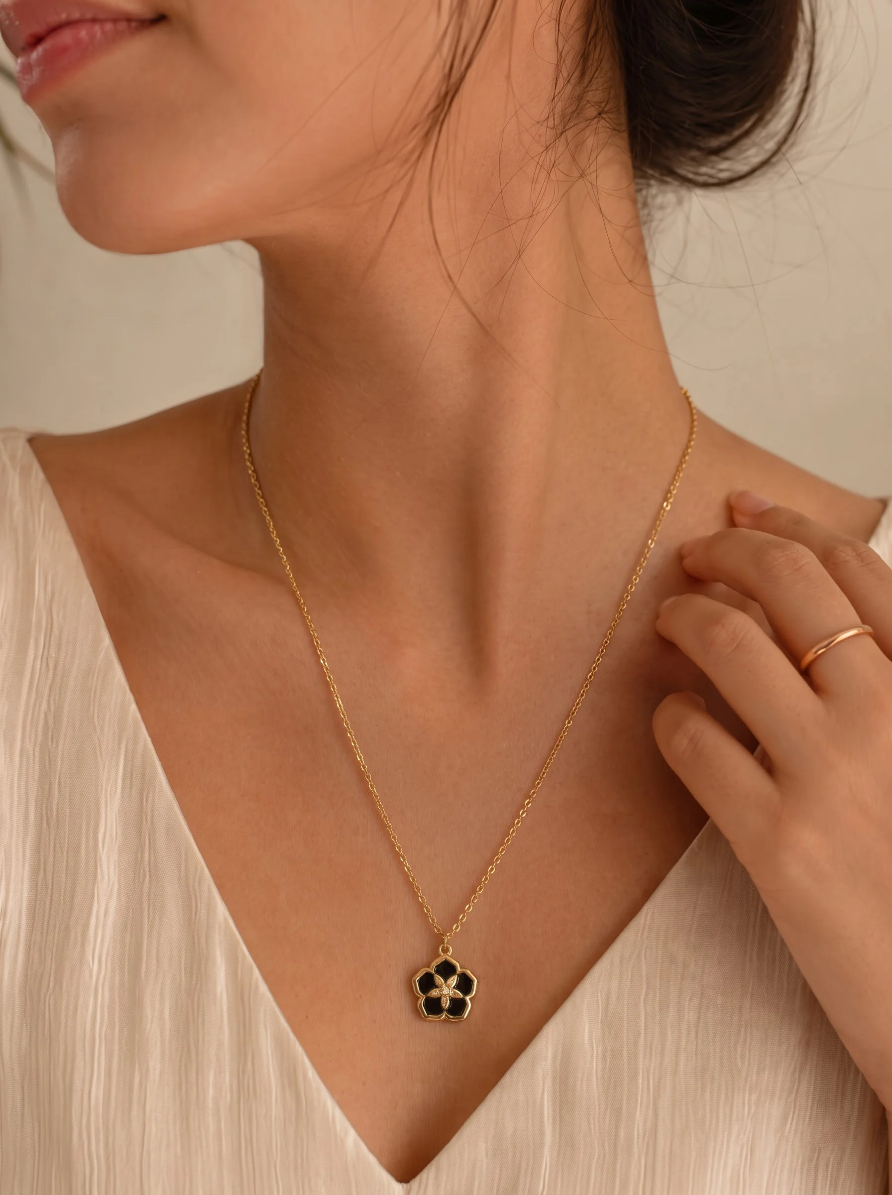 Small Flower chian Pendant - Image 2