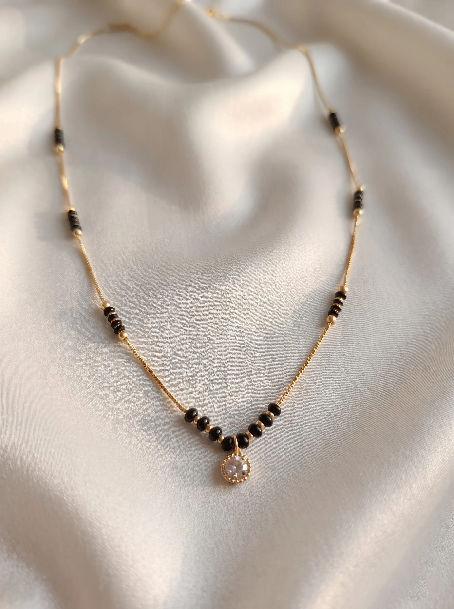 Round Stone Black Necklace - Image 3