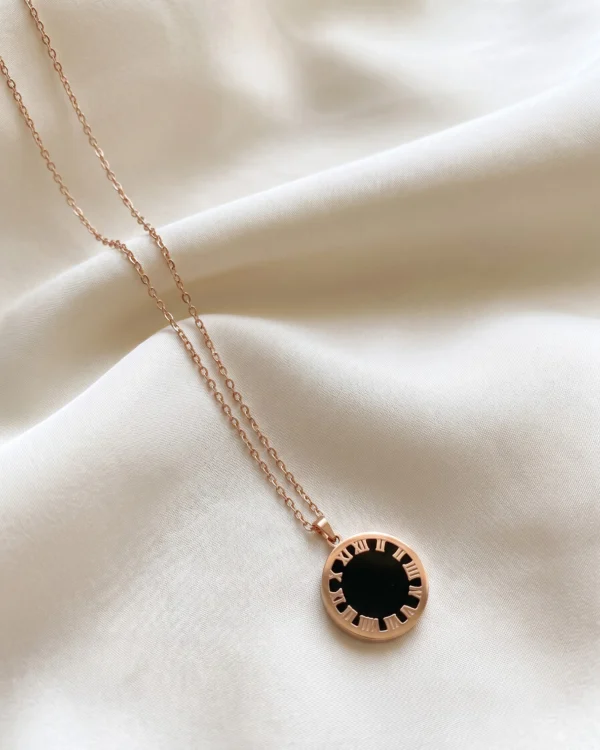 Rose Gold Black Round Chian Pendant